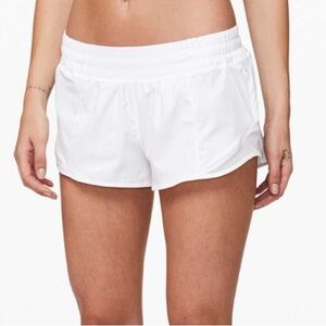 Lululemon Hotty Hot Short II White 2.5" Inseam Sz 6
